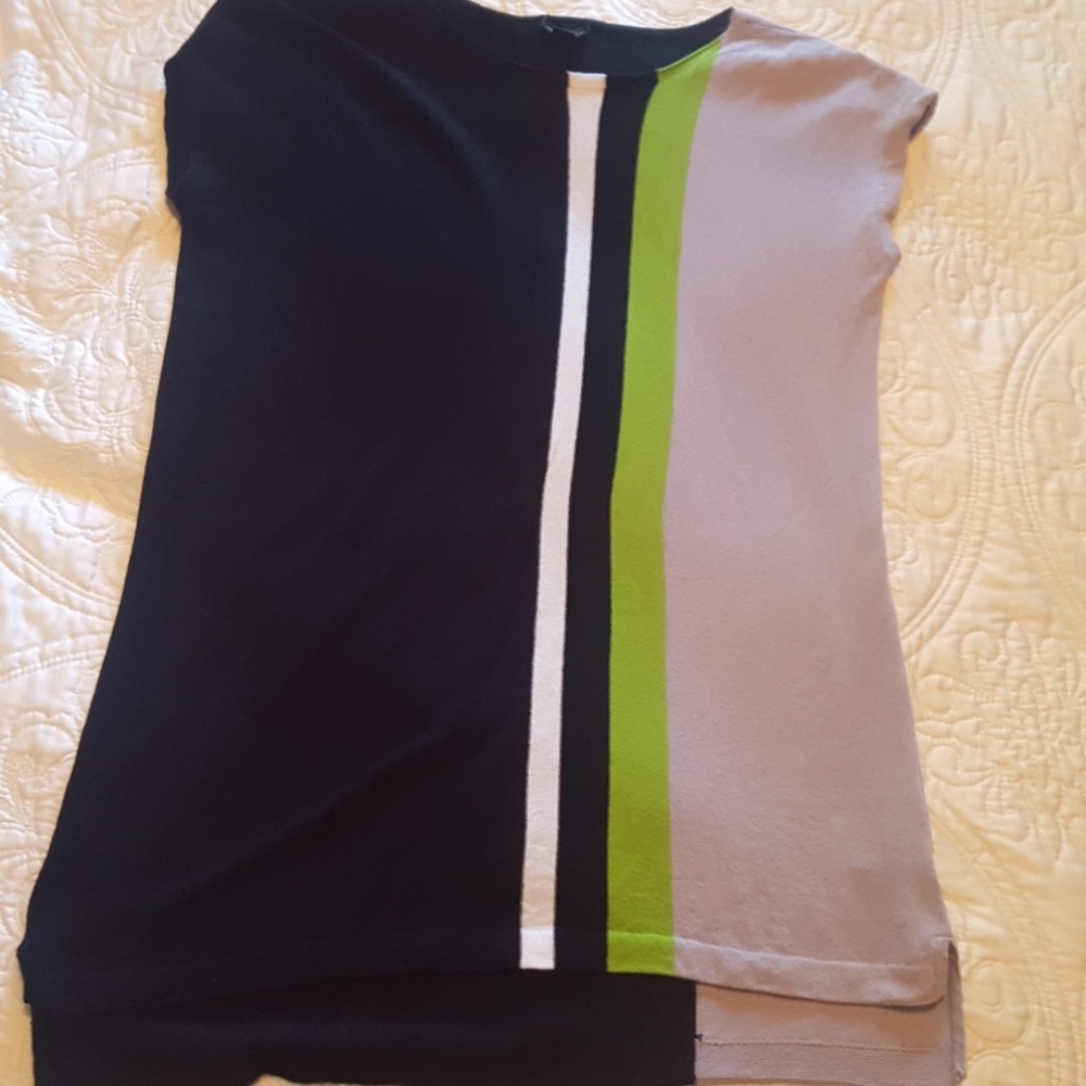 Short sleeved tunic sweater